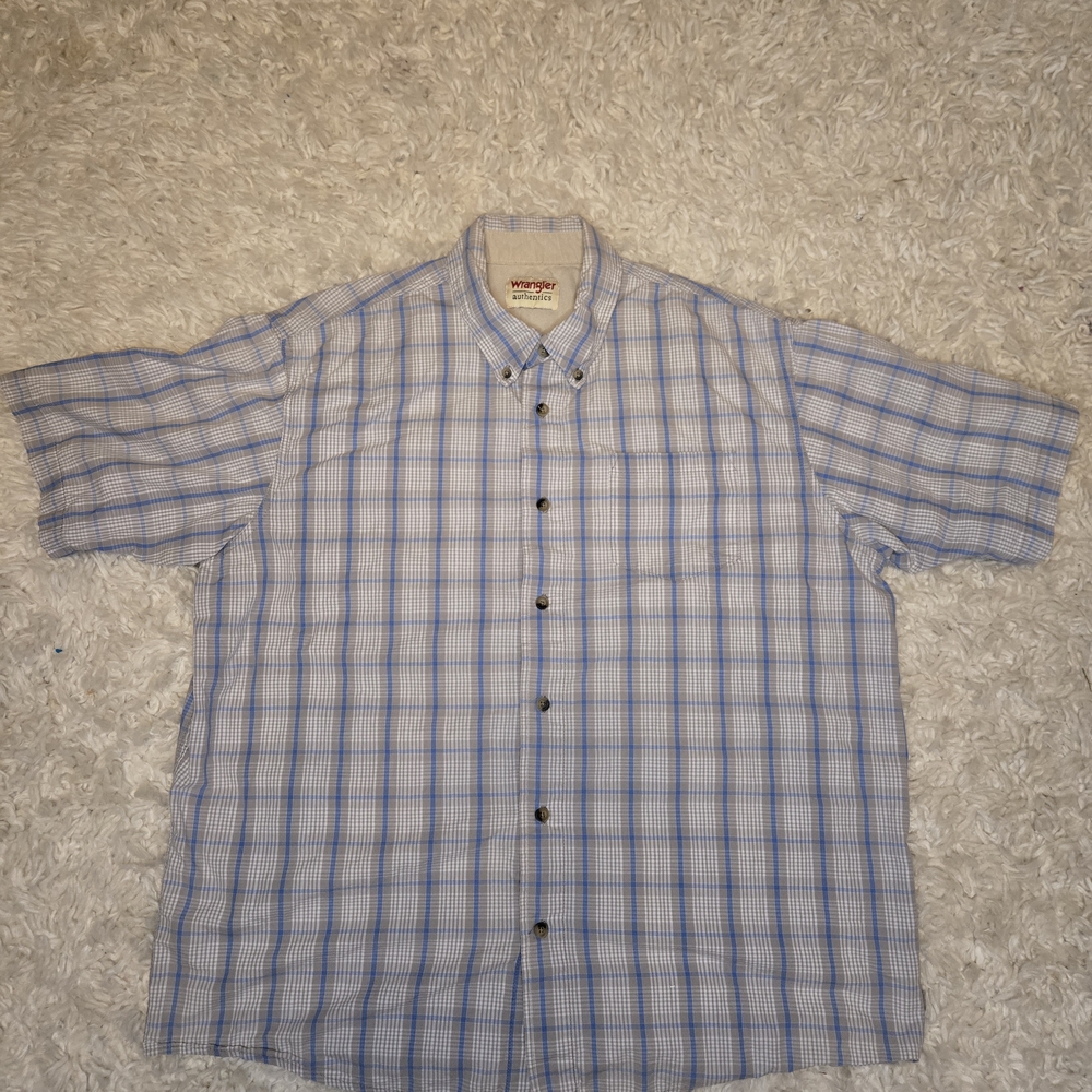 Wrangler Blue and White Casual Button Down Shirt Relaxed Fit